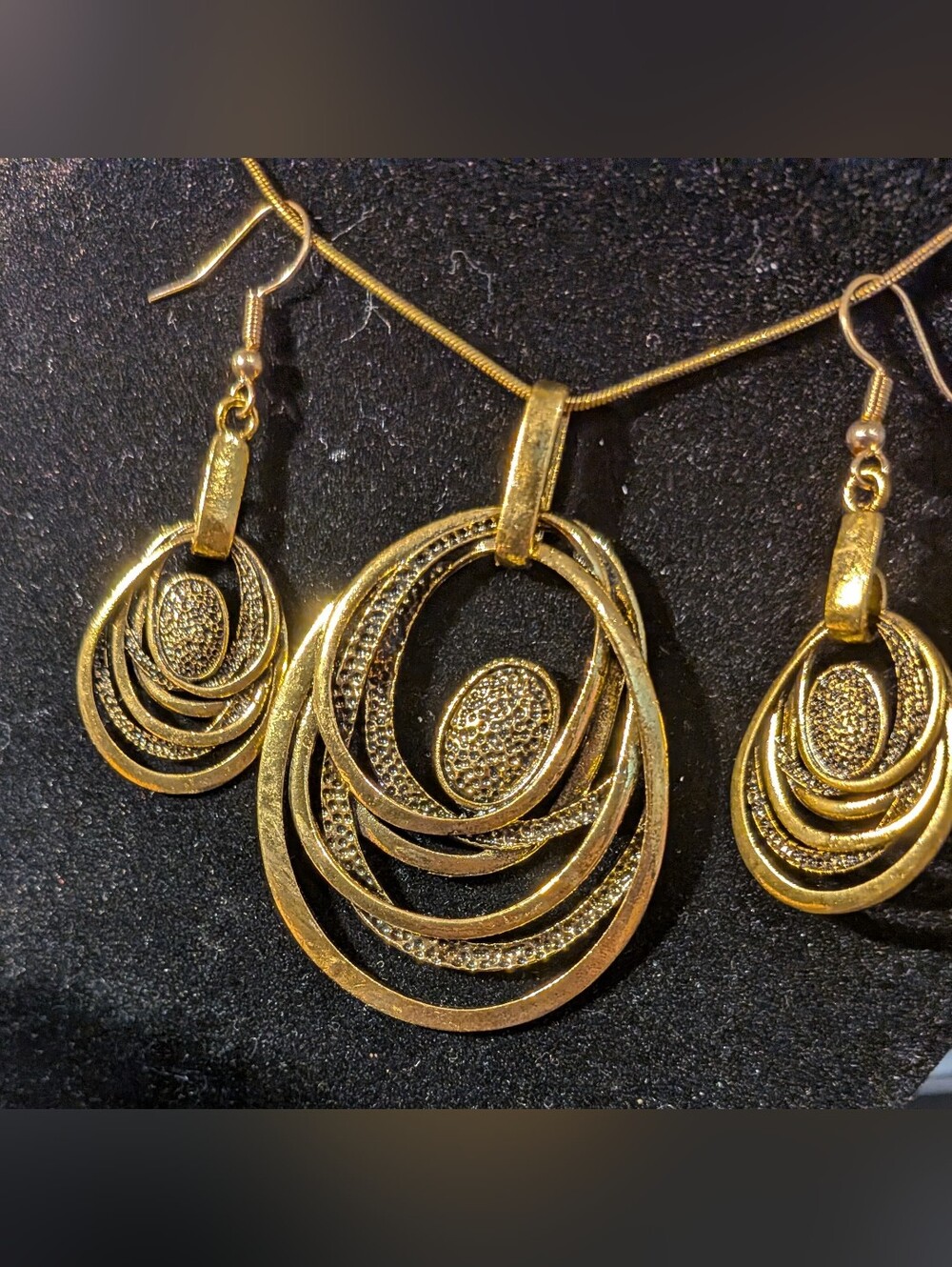 Gold Oval Layered Pendant Necklace and Earring Set